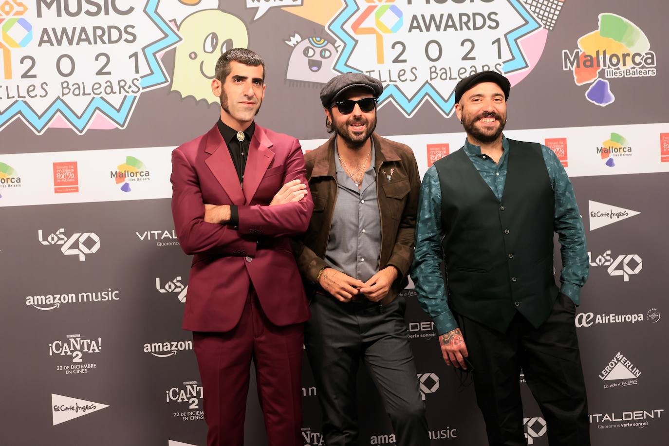 Ed Sheeran, C.Tangana y Sebastián Yatra han sido galardonados con los premios a mejor artista internacional, nacional y latino, respectivamente, en la gala de LOS40 Music Awards 2021. Pero el evento ha dejado otros momentos icónicos, como el 'photocall'. 