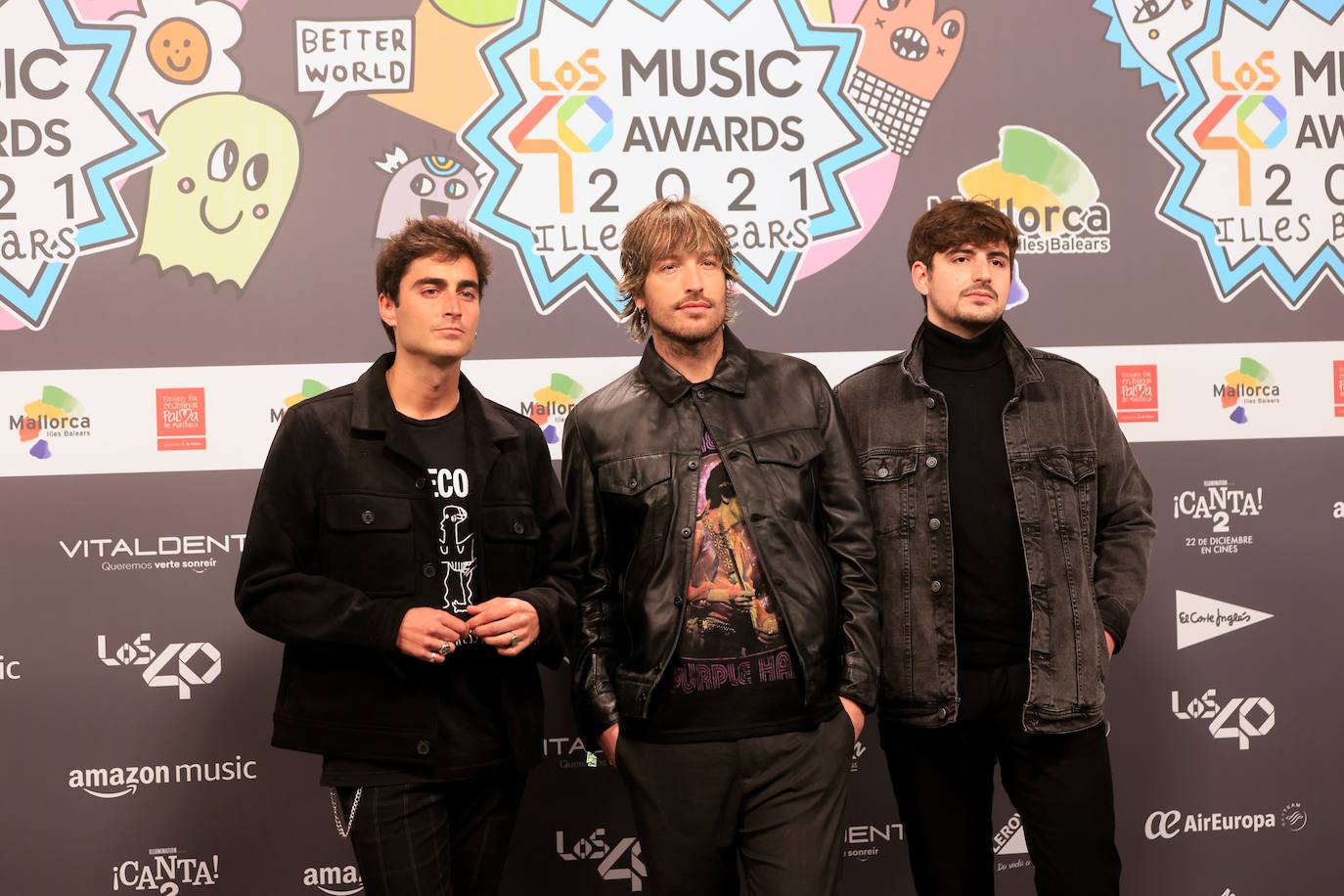 Ed Sheeran, C.Tangana y Sebastián Yatra han sido galardonados con los premios a mejor artista internacional, nacional y latino, respectivamente, en la gala de LOS40 Music Awards 2021. Pero el evento ha dejado otros momentos icónicos, como el 'photocall'. 