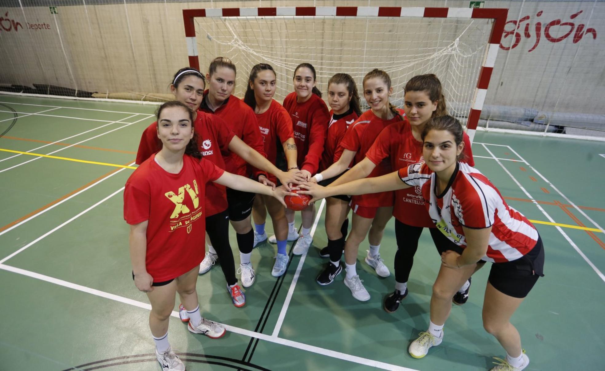 Balonmano Gijón. Las jugadoras de Raúl Vallejo, confiadas en lograr la permanencia. 