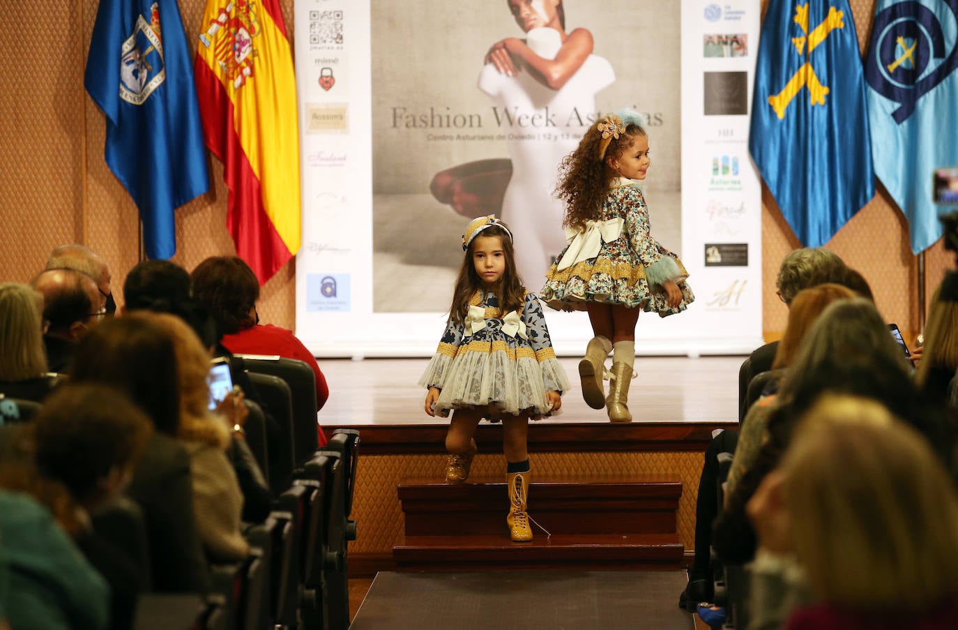 El Centro Asturiano de Oviedo reunió durante dos días todas las miradas de los profesionales de la moda asturiana, siendo la sede de la Fashion Week Asturias de este año. Tras un año complicado para el sector, en el que las ventas se redujeron considerablemente y no se pudieron realizar este tipo de eventos, Lourdes Iglesias, de Rassim's y directora de Fashion Week Asturias, volvía a mostrarse «contenta de volver a vernos las caras y celebrar este tipo de desfiles».
