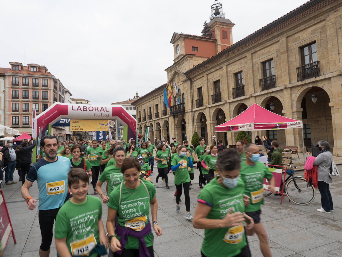 La Asociación Española contra el Cáncer (AECC) ha organizado marchas en Gijón y Avilés para que «la gente tome conciencia y colabore». El objetivo de la iniciativa es mejorar la calidad de vida de los enfermos de cáncer. 