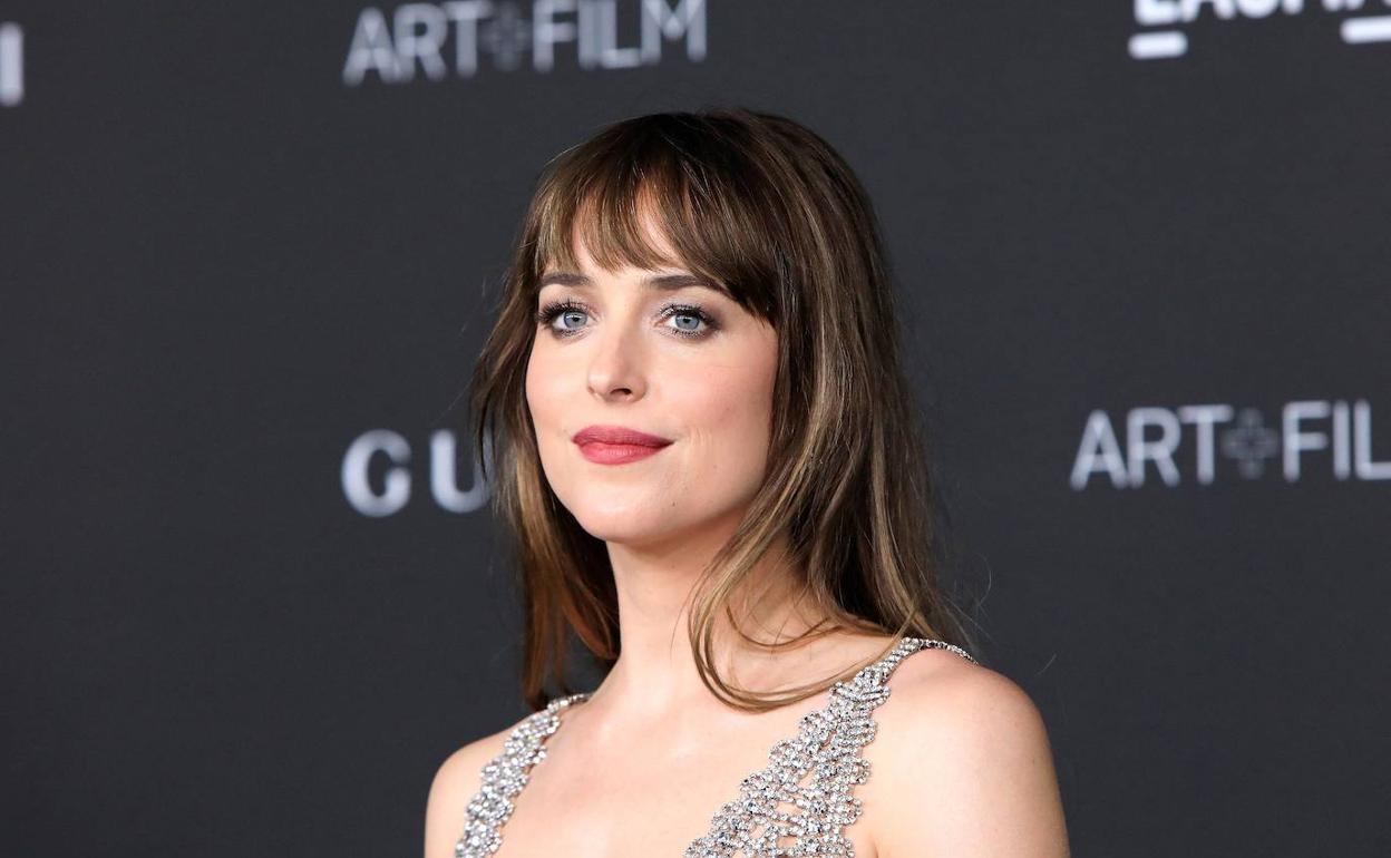 Dakota Johnson conoce los abusos sexuales que suceden en Hollywood, ya que su abuela lo padeció por parte de Alfred Hitchcock.