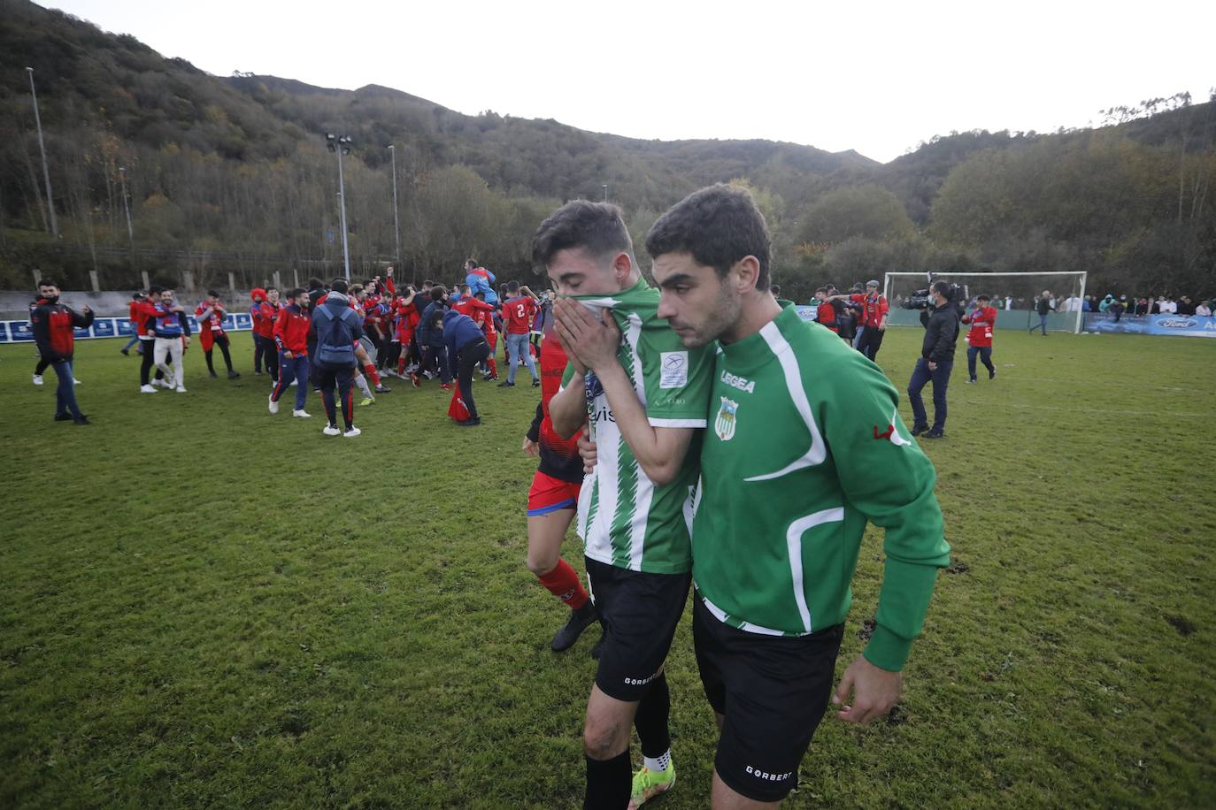 Los asturianos cayeron en la tanda de penaltis ante el Solares (3-5) después de llegar con empate a un tanto a la conclusión del tiempo reglamentario y la prórroga con un total de 120 minutos. Será el Solares el que se enfrente a un equipo de Primera División.