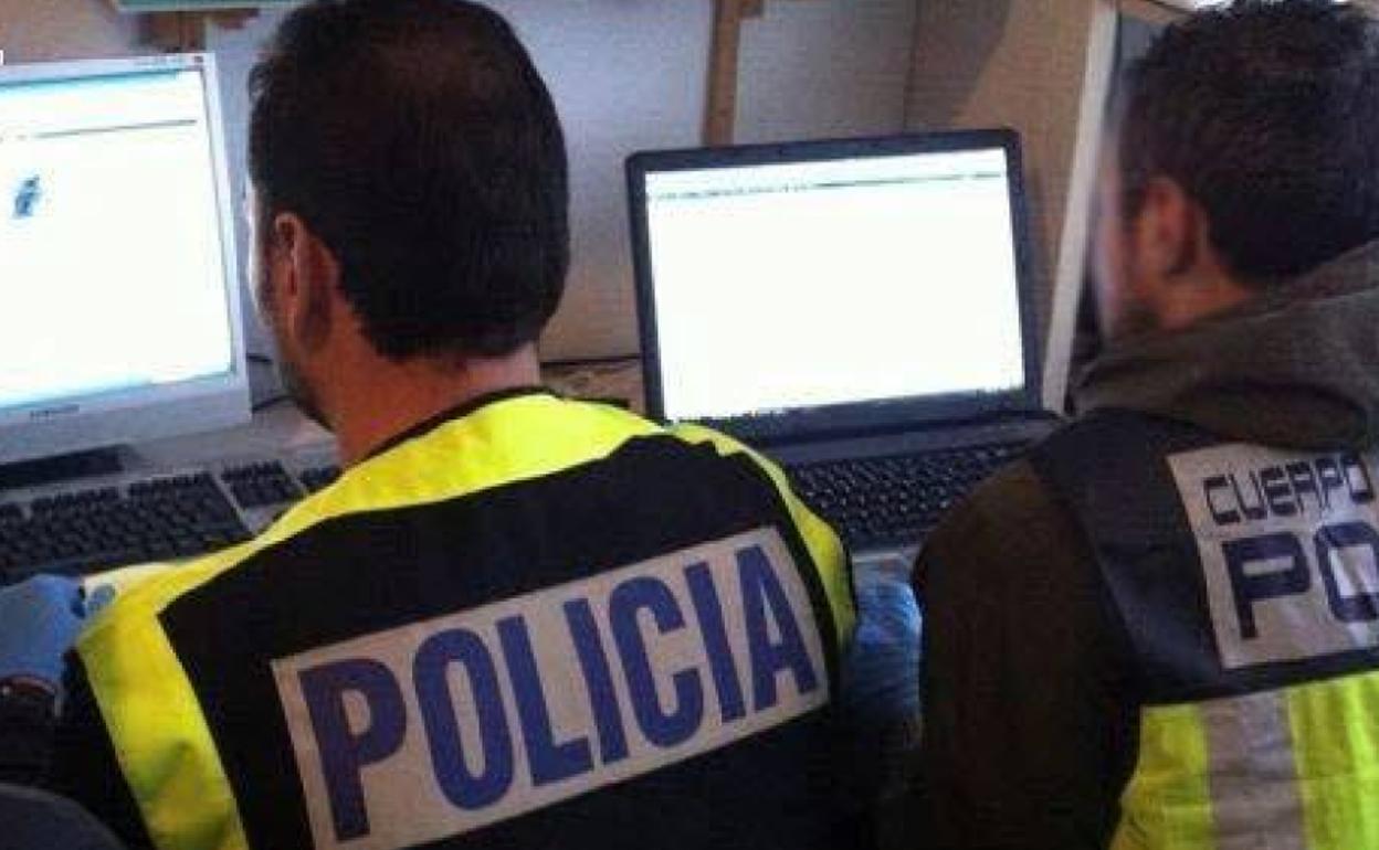 Acepta un año y medio de cárcel por almacenar y difundir pornografía infantil. 