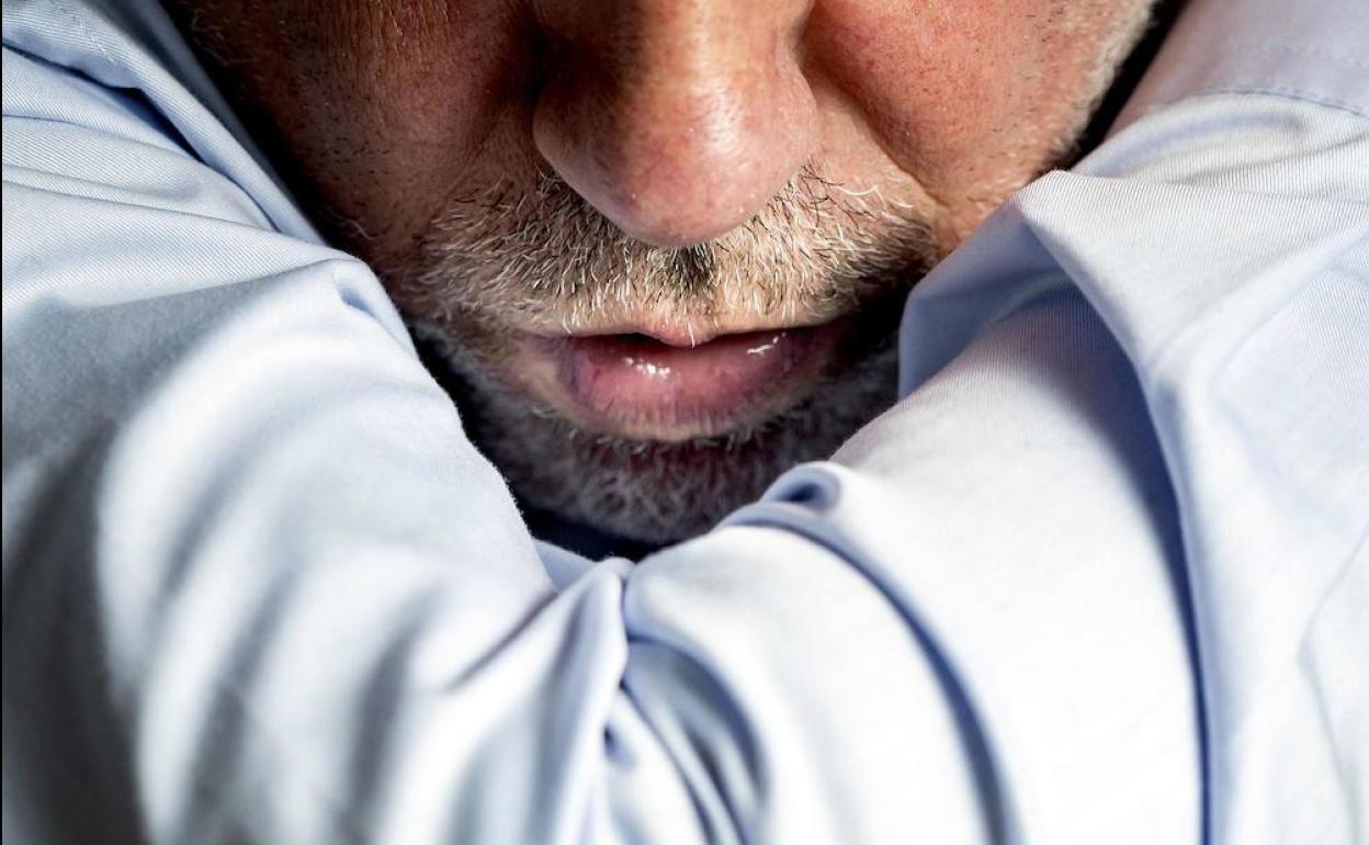 La tos es una de las molestias más comunes durante la época de frío.