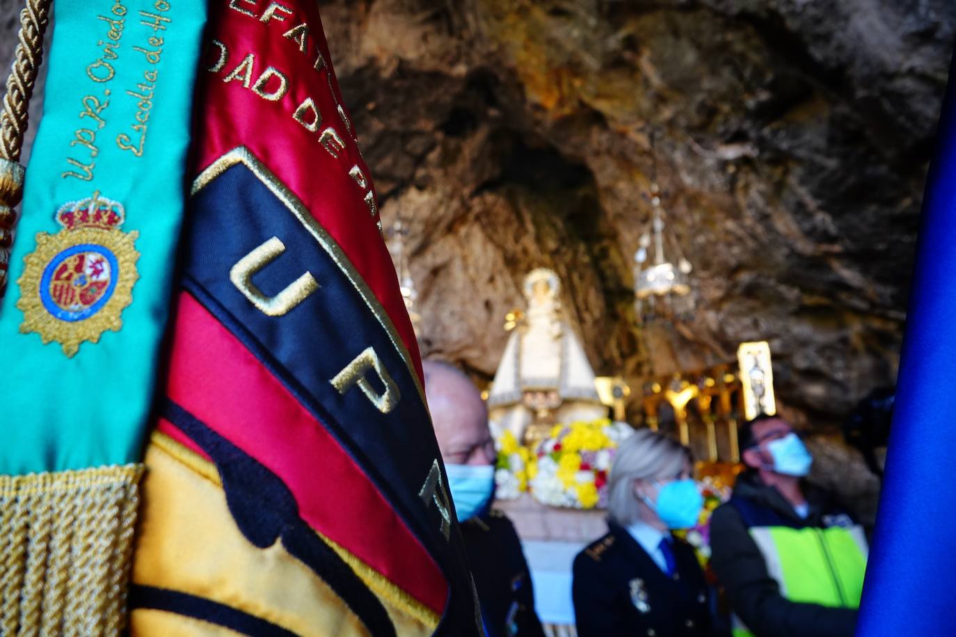 Partiendo del cuartel ovetense de Buenavista a las cinco de la mañana, un total de 18 agentes recorrieron los 84 kilómetros que separan la capital asturiana del Real Sitio mediante relevos de dos personas cada 10 kilómetros. 