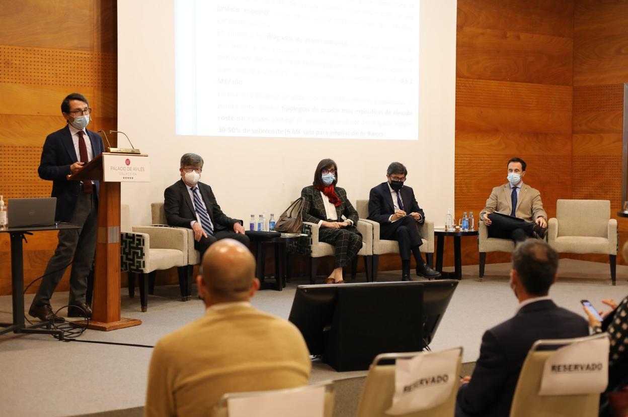 Representantes del Puerto, Costas y el Principado en la mesa sobre las medidas a adoptar. 