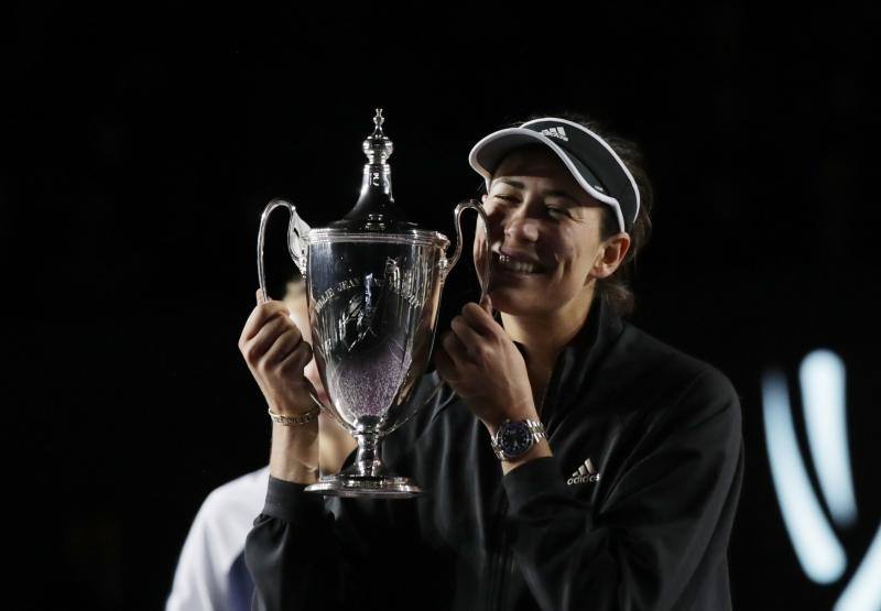 Garbiñe Muguruza celebra el triunfo de maestra. 