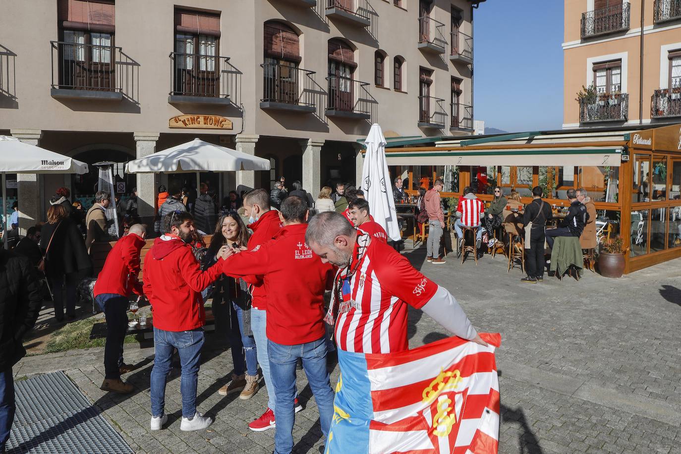 Más de quinientos sportinguistas estarán esta noche en las gradas de El Toralín para animar al conjunto rojiblanco.