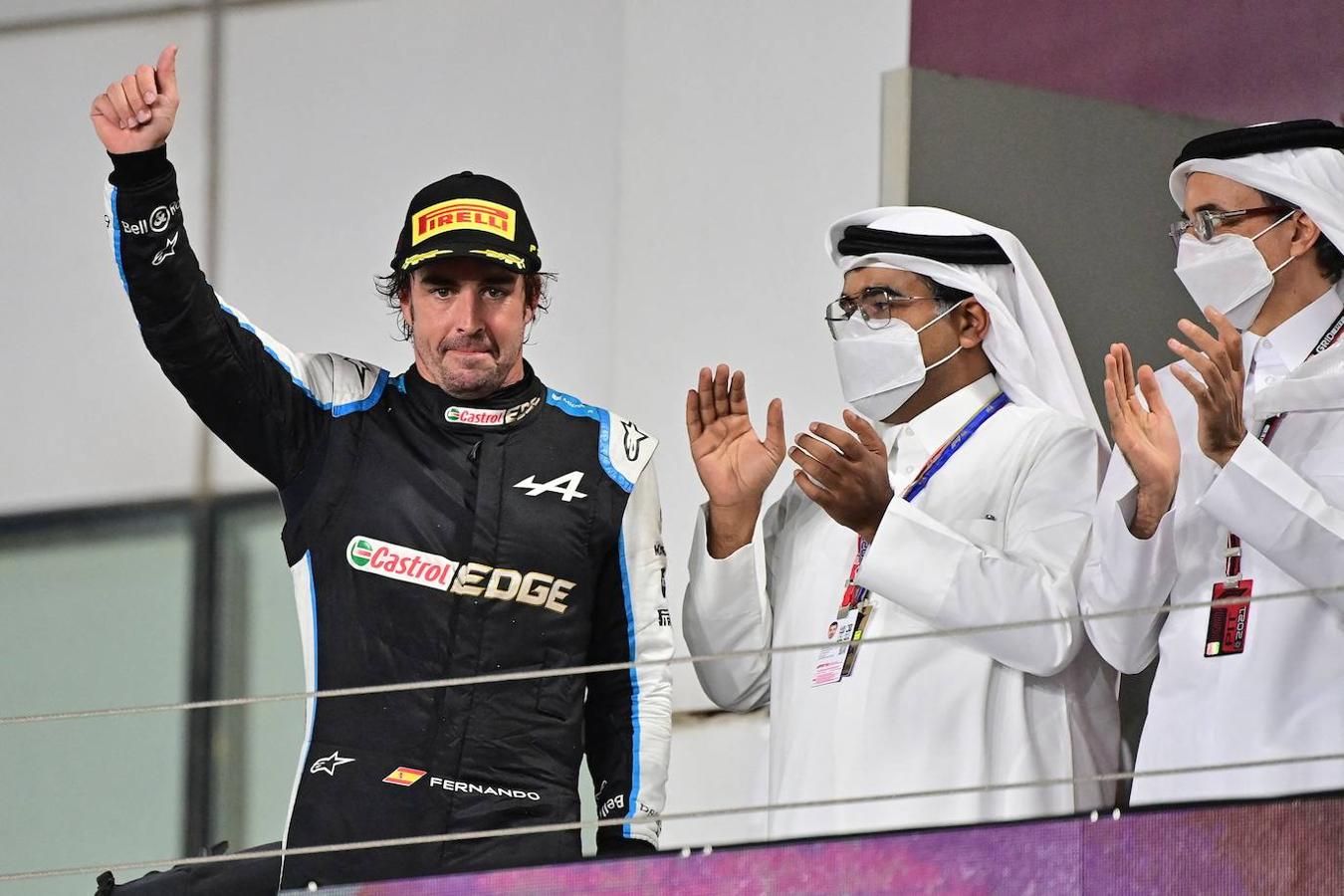 Fotos: Fernando Alonso sube a pulso al podio de Catar