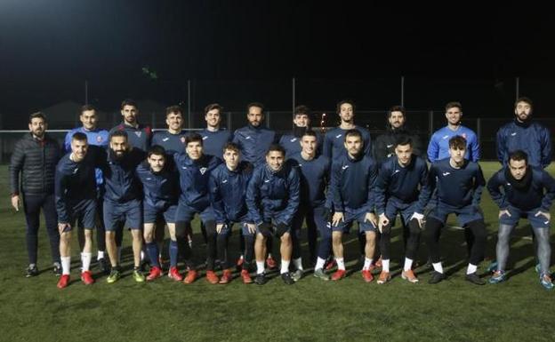 Imagen. Los futbolistas del Ceares que se enfrentarán al Sporting en Copa del Rey