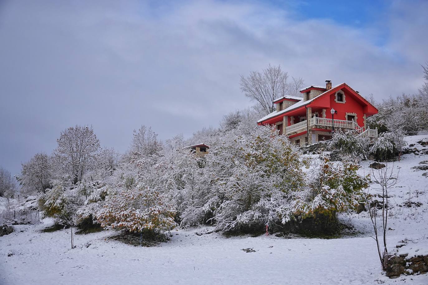 Fotos: Asturias, bajo el primer temporal de nieve del otoño