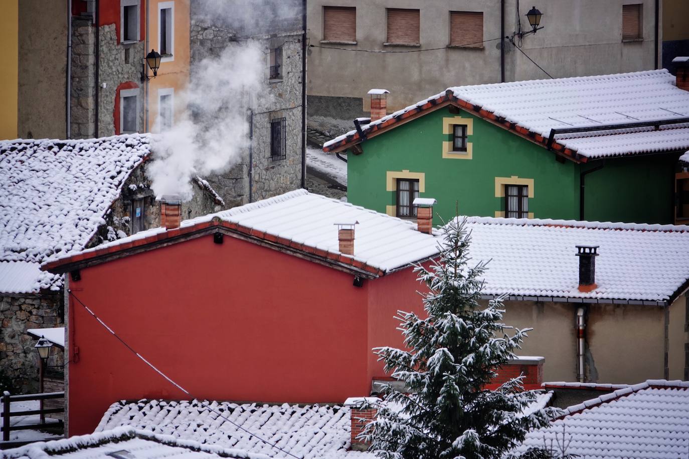 Fotos: Asturias, bajo el primer temporal de nieve del otoño