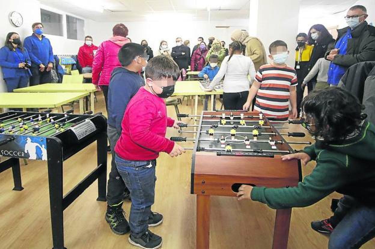 La sede de Mar de Niebla fue toda una fiesta durante la jornada de inauguración del mobiliario. 