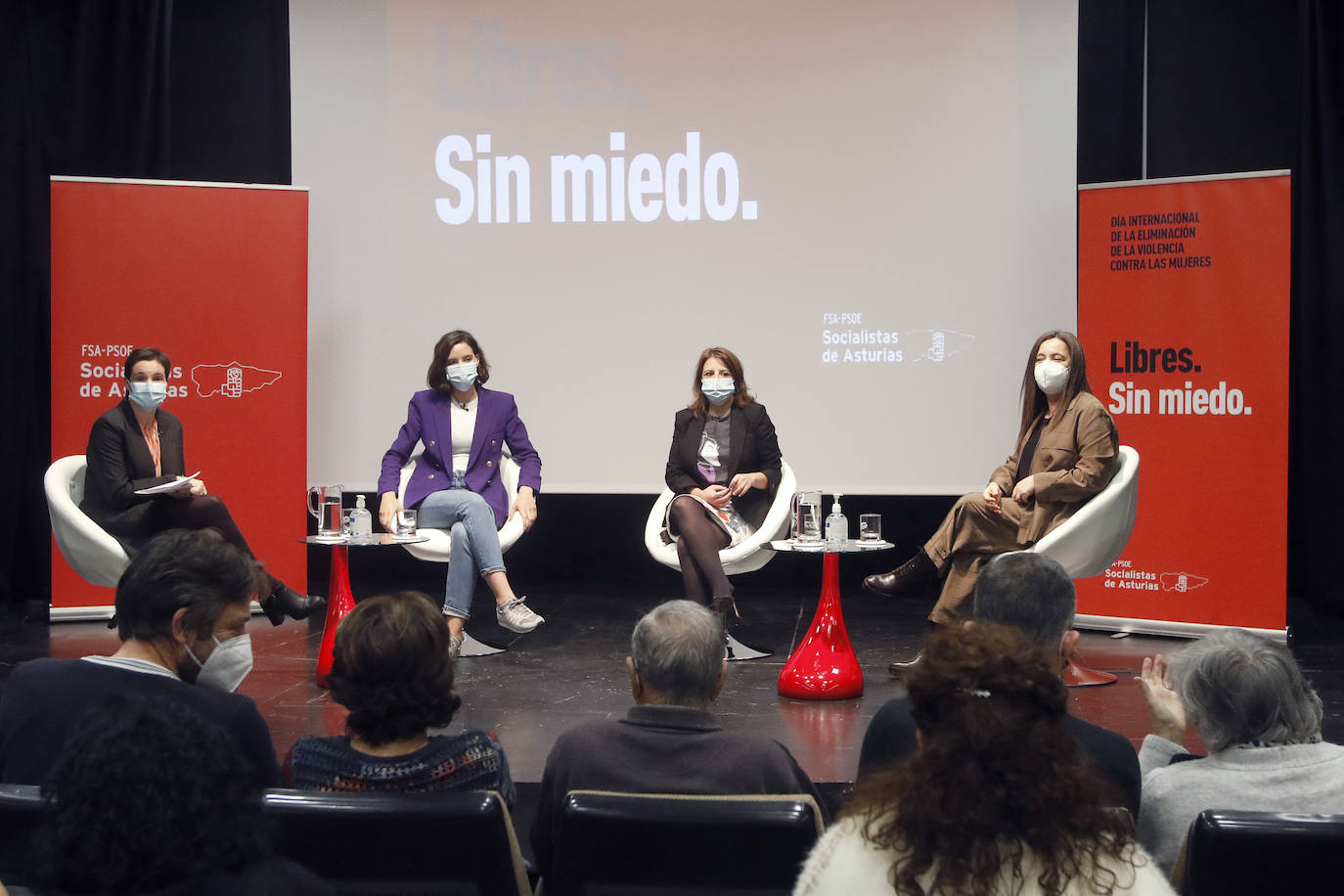 Vanesa Fernández, Andrea Fernández, Adriana Lastra y Nuria Varela, en el acto celebrado este martes en el CMI de El Coto.