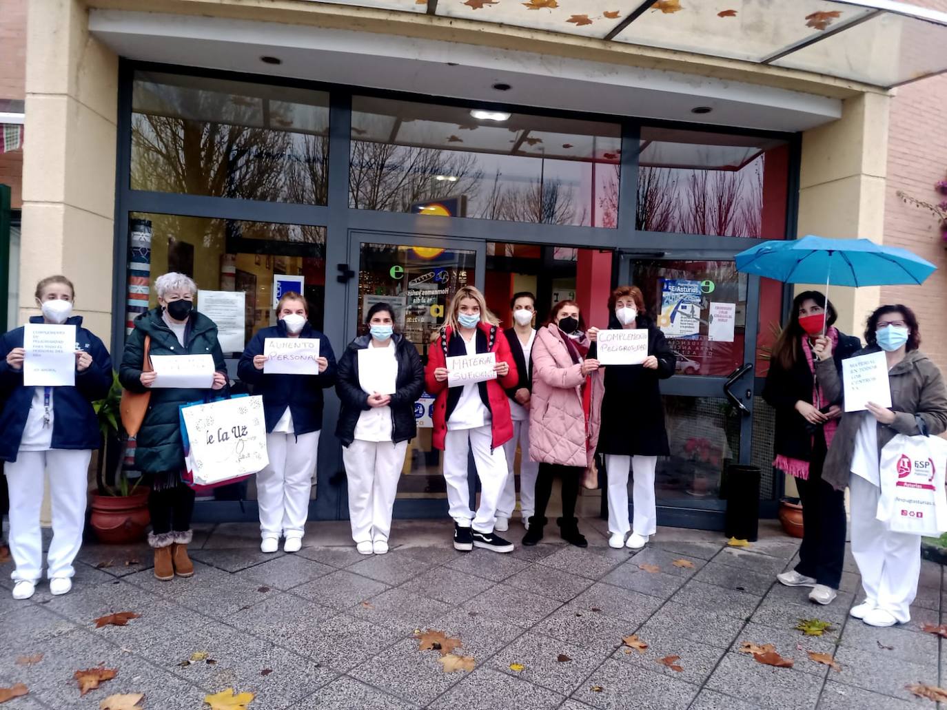 Personal de todos los centros de la red pública geriátrica salieron ese miércoles a la calle para protestar «por las condiciones» en las que trabajan 