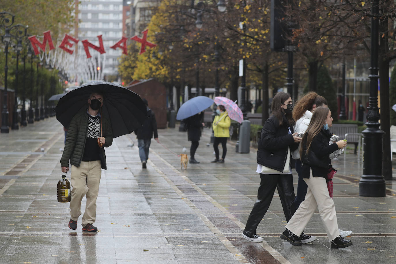 Las intensas lluvias y la nieve caída en los últimos días ha provocado importantes daños en buena parte de Asturias, principalmente en la zona oriental de la región donde, incluso, se ha tenido que evacuar a decenas de pacientes del hospital de Arriondas. Pero el agua también ha anegado otras áreas de Asturias 