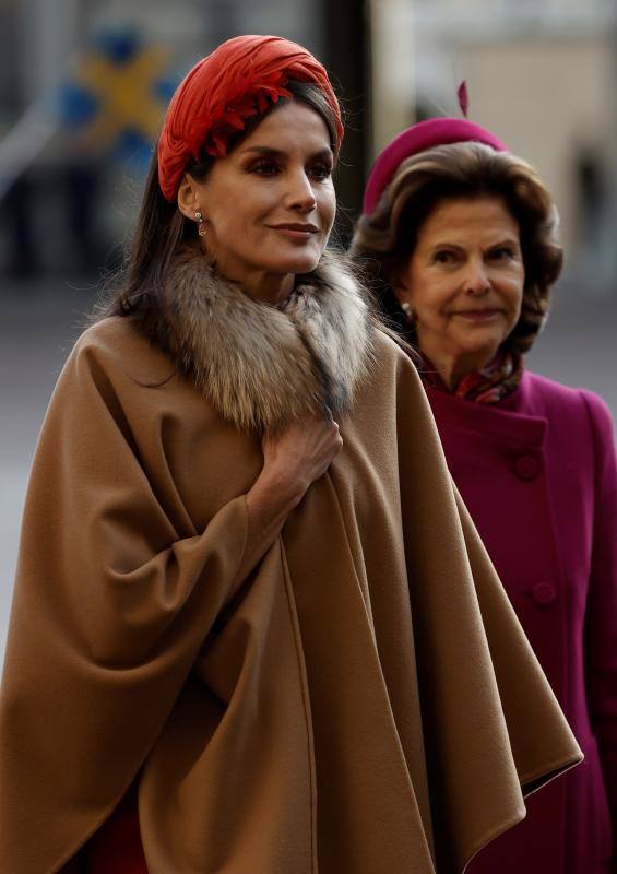 La Reina Letizia y la Reina Silvia de Suecia durante el acto de bienvenida oficial a los Monarcas españoles en el Palacio Real de Estocolmo