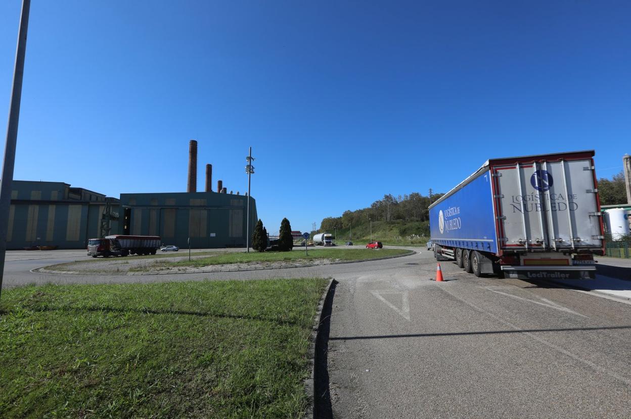 El pavimento presenta un notable deterioro. 