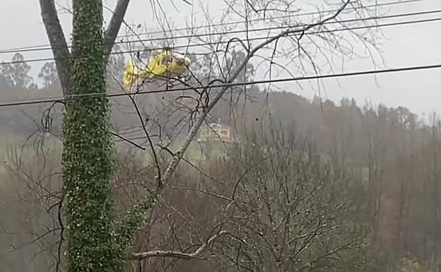 Inundaciones en Asturias : Inundaciones en Asturias. Vídeo: evacúan en helicóptero a una familia en Piloña afectada por las inundaciones