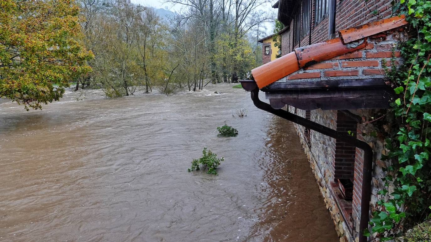 Fotos: Los ríos se desbordan en el oriente de Asturias