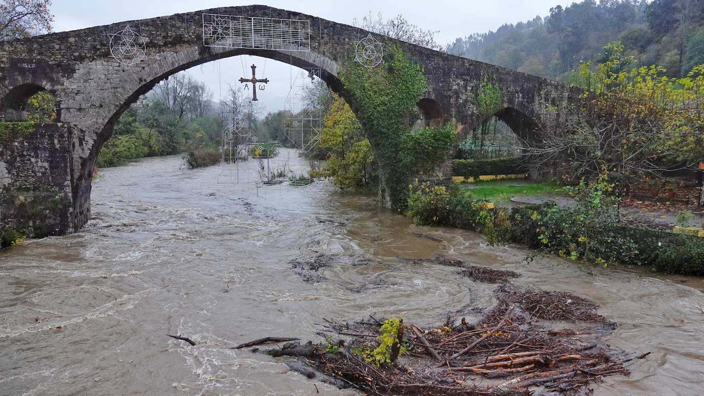 Fotos: Los ríos se desbordan en el oriente de Asturias
