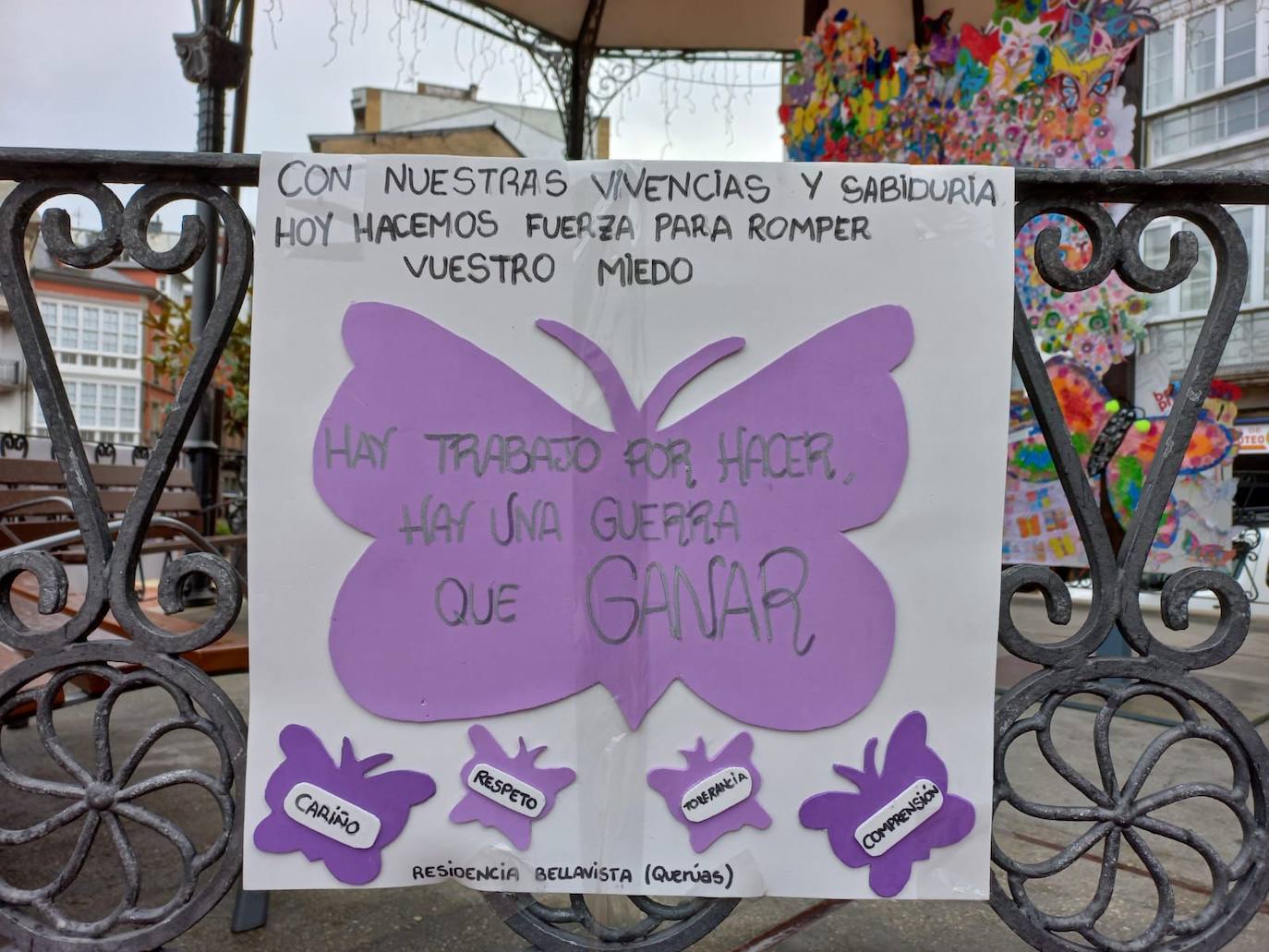 En Tapia, Tineo, Cangas del Narcea, Vegadeo, Luarca o El Franco ha predominado hoy el color morado y la reivindicación en el Día Internacional de la Eliminación de la Violencia contra las Mujeres. 