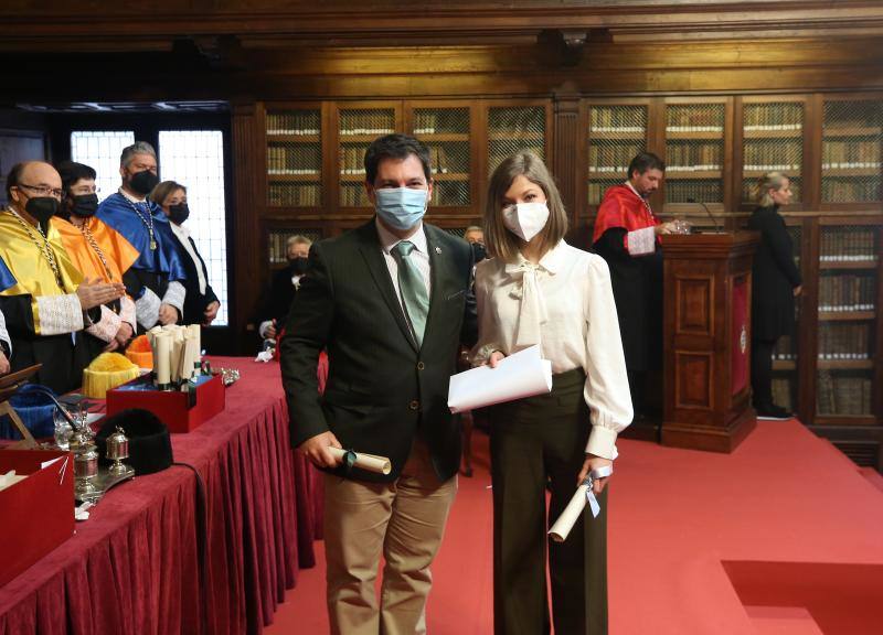 En imágenes: La Universidad de Oviedo entrega sus premios Fin de Grado en Santa Catalina