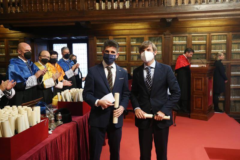 En imágenes: La Universidad de Oviedo entrega sus premios Fin de Grado en Santa Catalina