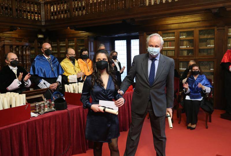 En imágenes: La Universidad de Oviedo entrega sus premios Fin de Grado en Santa Catalina