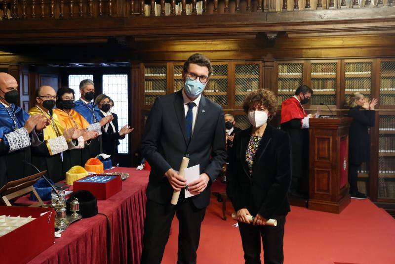 En imágenes: La Universidad de Oviedo entrega sus premios Fin de Grado en Santa Catalina