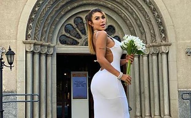 Se divorcia la modelo que se había casado consigo misma solo 90 días después del matrimonio