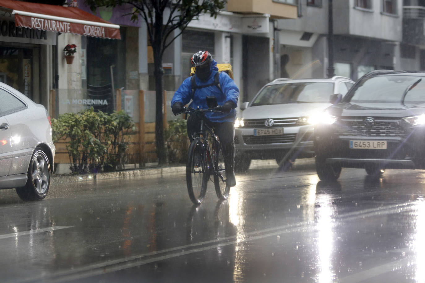 Lluvia y viento para un frío fin de semana en Oviedo