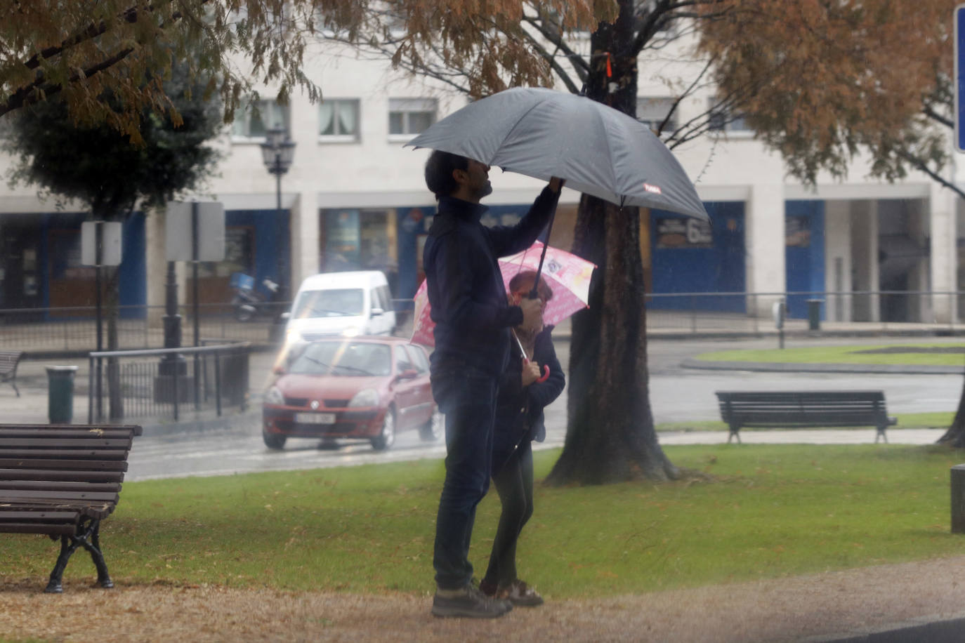 Lluvia y viento para un frío fin de semana en Oviedo