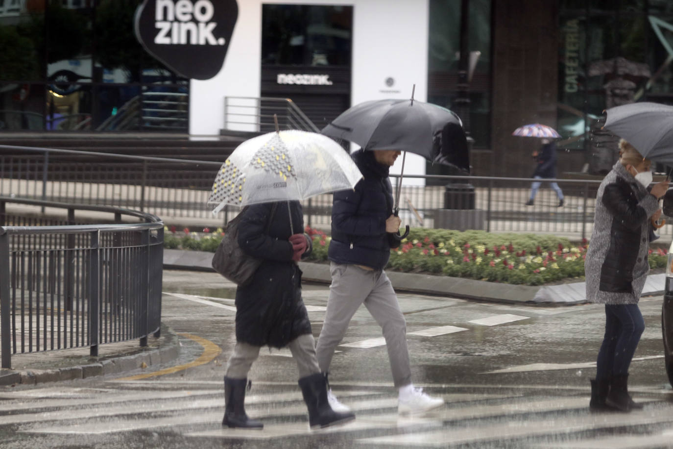 Lluvia y viento para un frío fin de semana en Oviedo