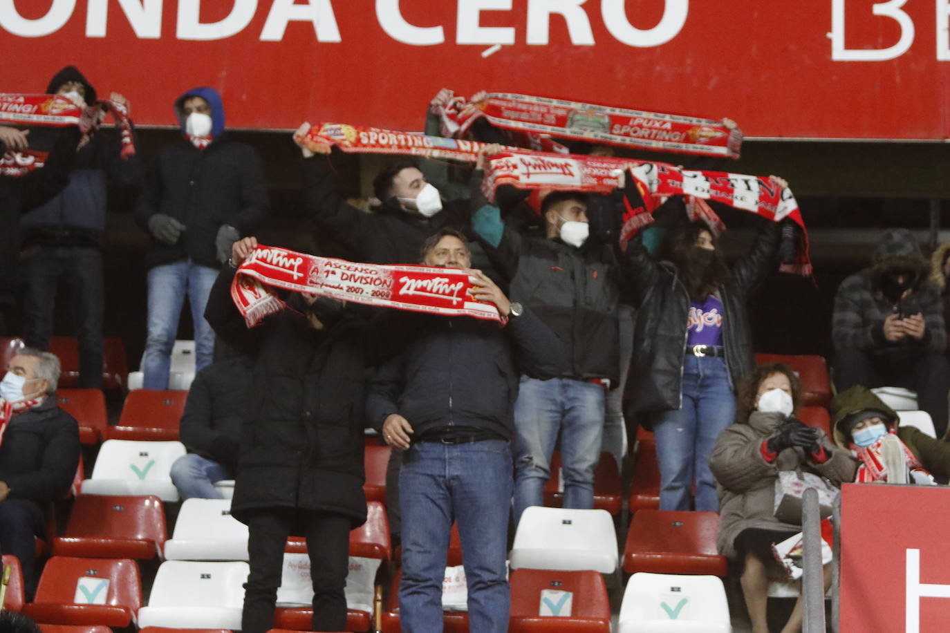 Fotos: ¿Estuviste en el Sporting - Fuenlabrada? ¡Búscate!