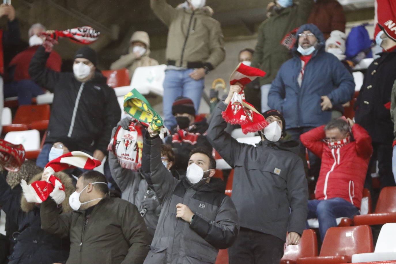 Fotos: ¿Estuviste en el Sporting - Fuenlabrada? ¡Búscate!