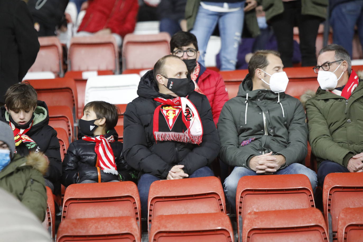 Fotos: ¿Estuviste en el Sporting - Fuenlabrada? ¡Búscate!