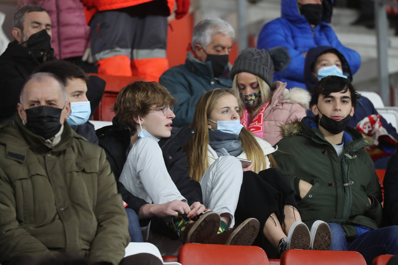 Fotos: ¿Estuviste en el Sporting - Fuenlabrada? ¡Búscate!