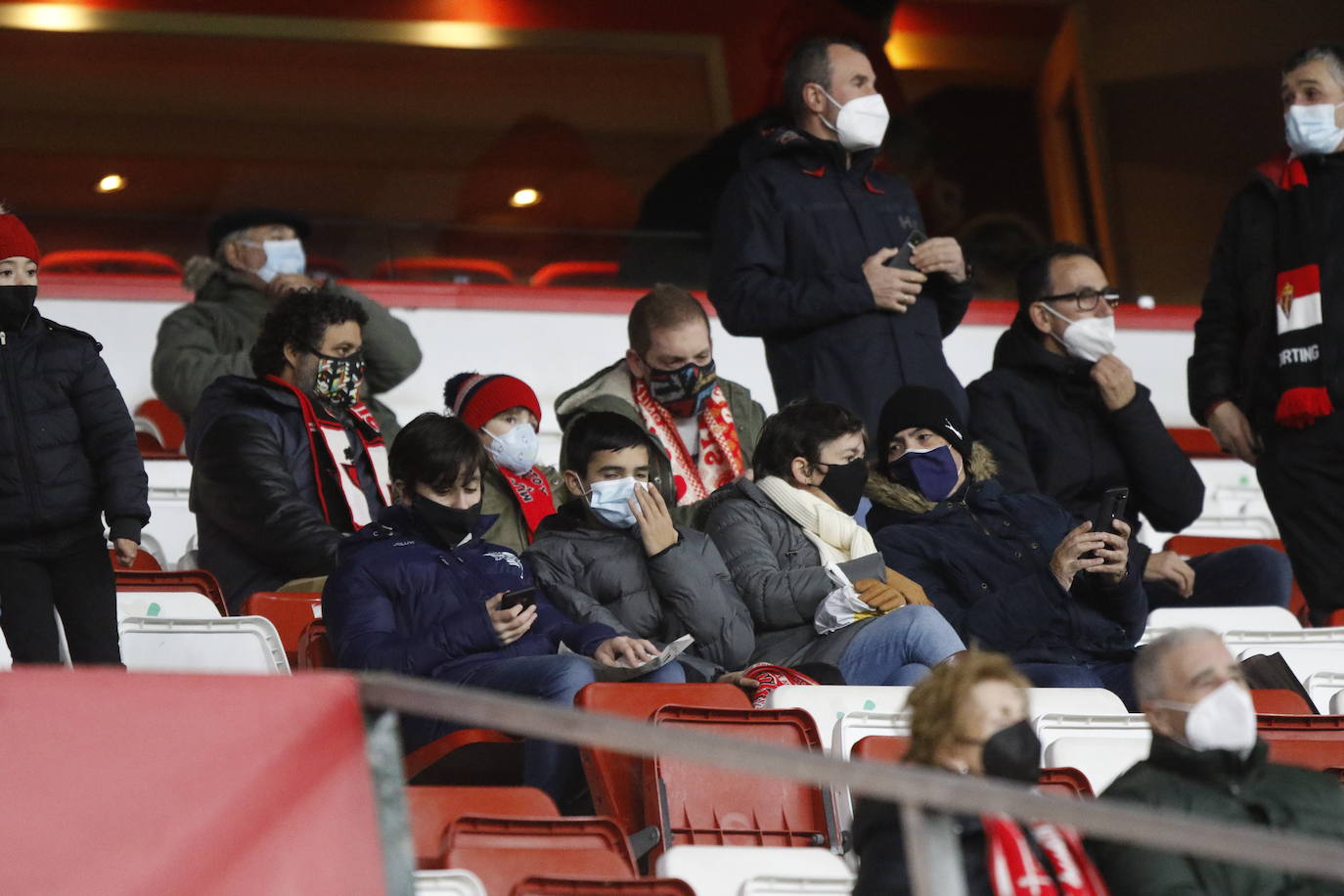 Fotos: ¿Estuviste en el Sporting - Fuenlabrada? ¡Búscate!