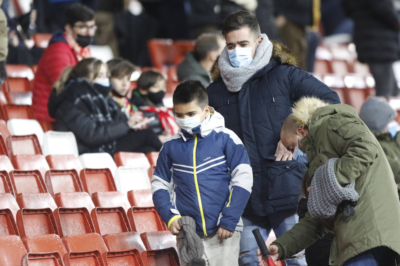 Fotos: ¿Estuviste en el Sporting - Fuenlabrada? ¡Búscate!