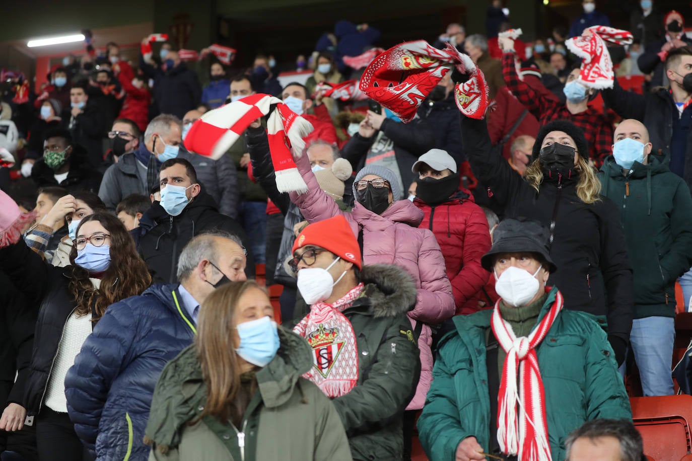 Fotos: ¿Estuviste en el Sporting - Fuenlabrada? ¡Búscate!