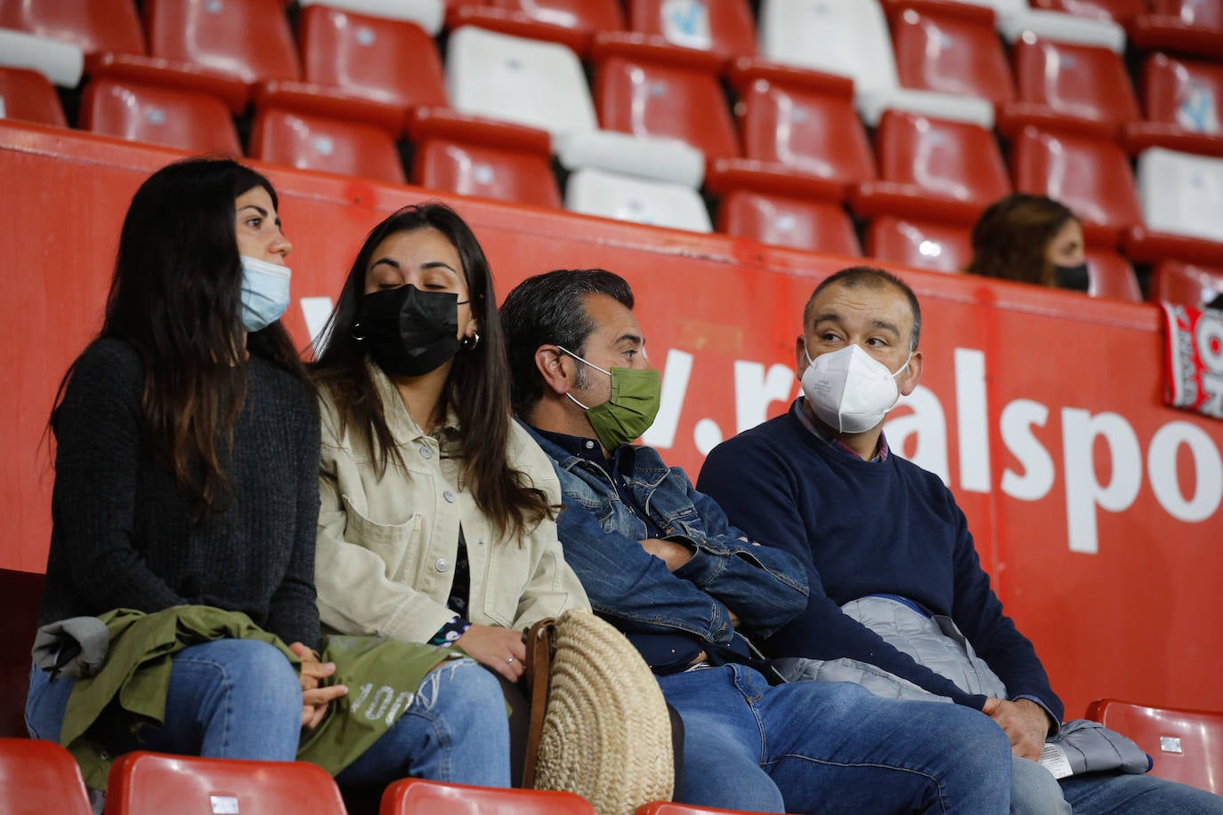 Fotos: ¿Estuviste en el Sporting - Fuenlabrada? ¡Búscate!