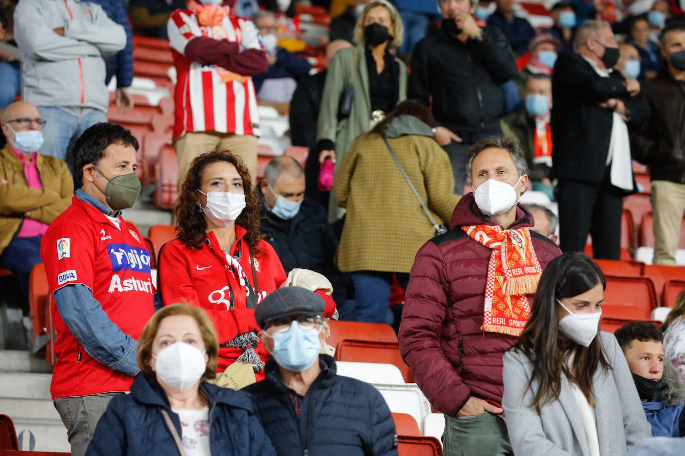 Fotos: ¿Estuviste en el Sporting - Fuenlabrada? ¡Búscate!