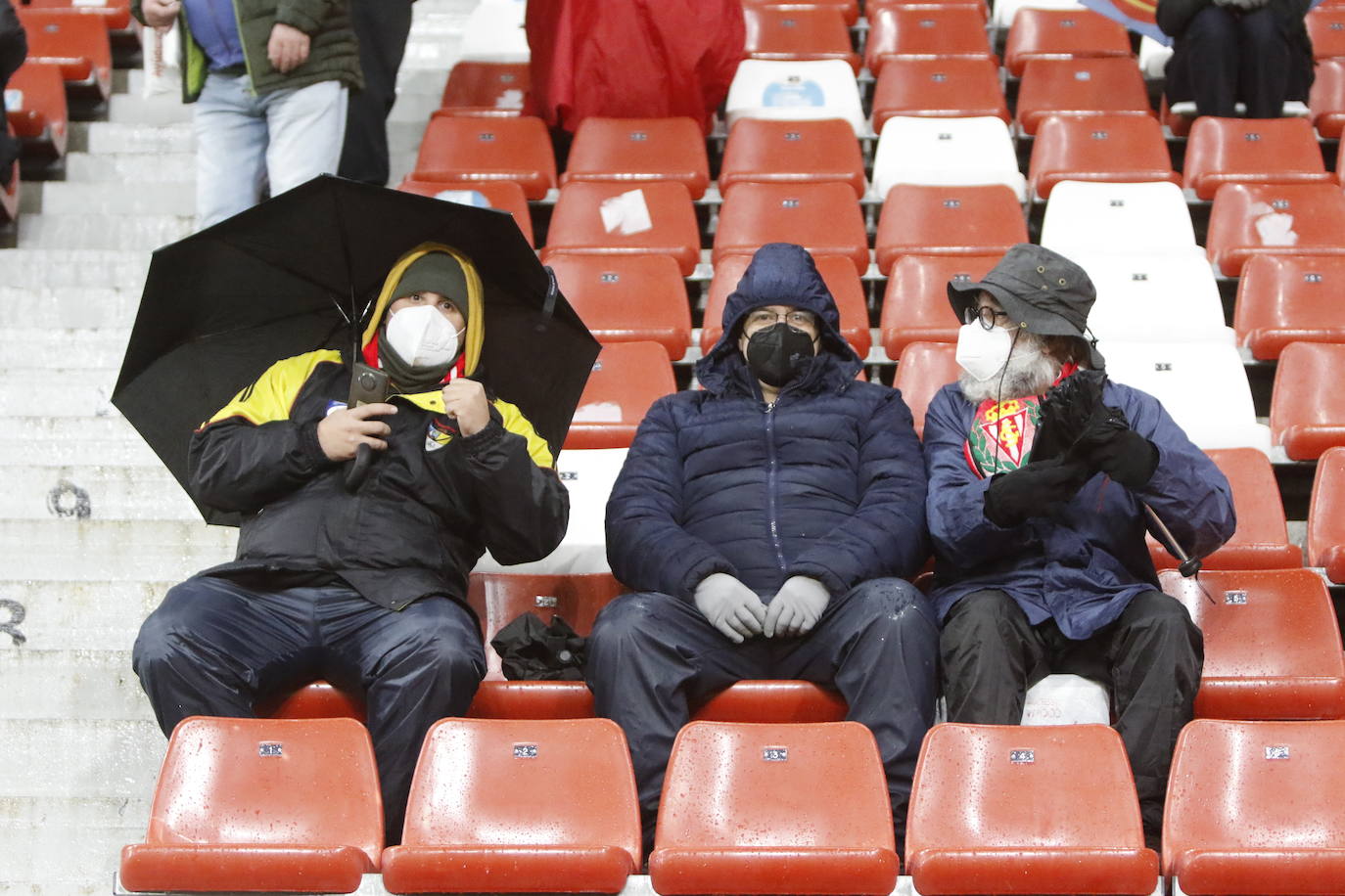 Fotos: ¿Estuviste en el Sporting - Fuenlabrada? ¡Búscate!