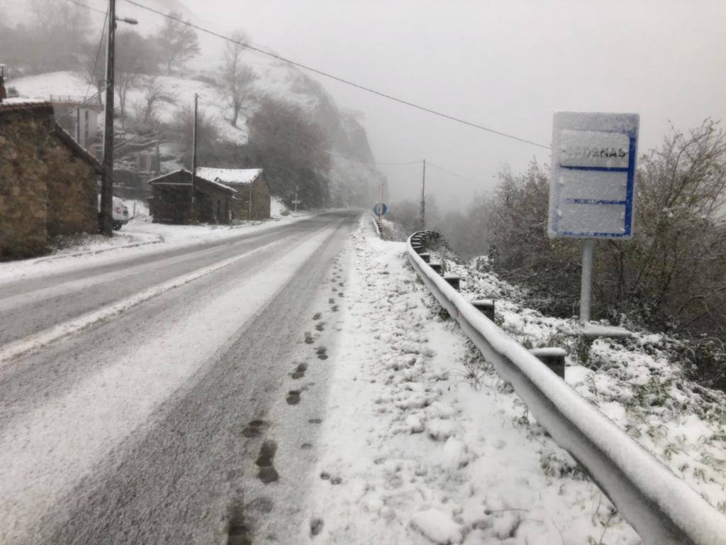 Fotos: El temporal cubre a Asturias de blanco