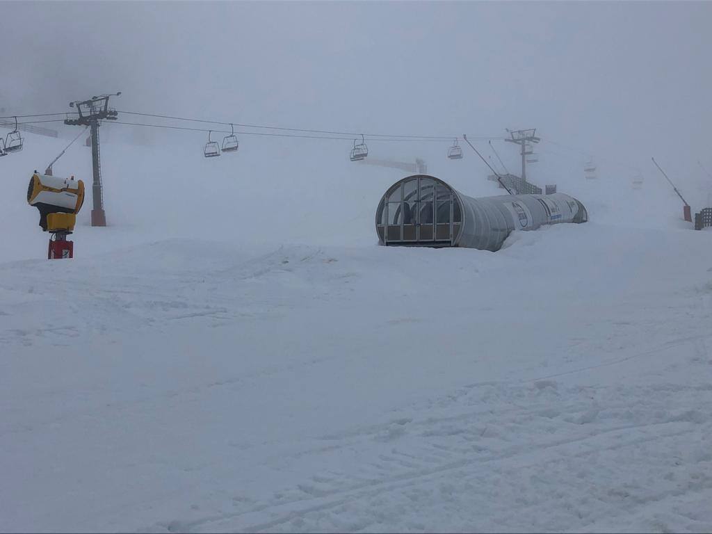 La nieve caída en los últimos días está aumentando notablemente el espesor en las estaciones de esquí asturianas, como en la de Brañillín