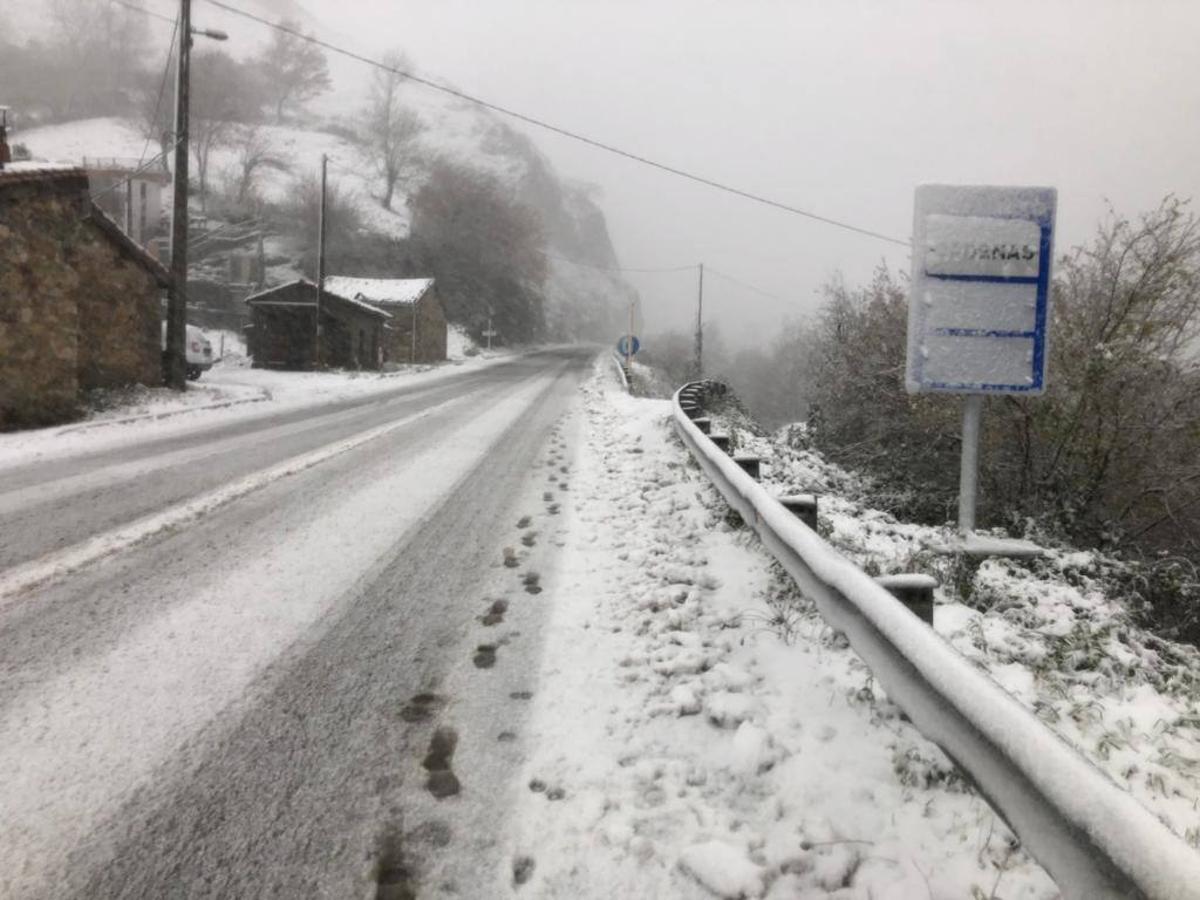 Nieve en Asturias, en la estaciones de esquí de Brañillín y en Somiedo.