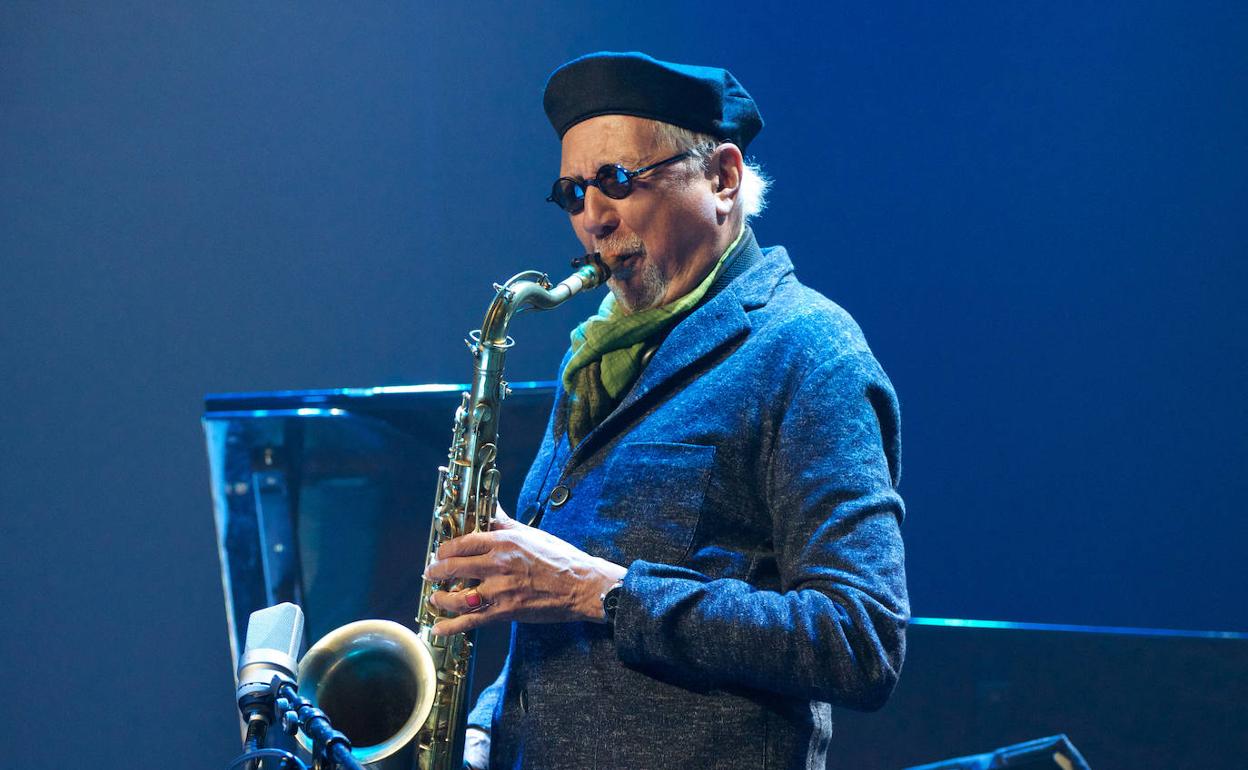 Gigante del jazz. Charles Lloyd durante una actuación reciente. 