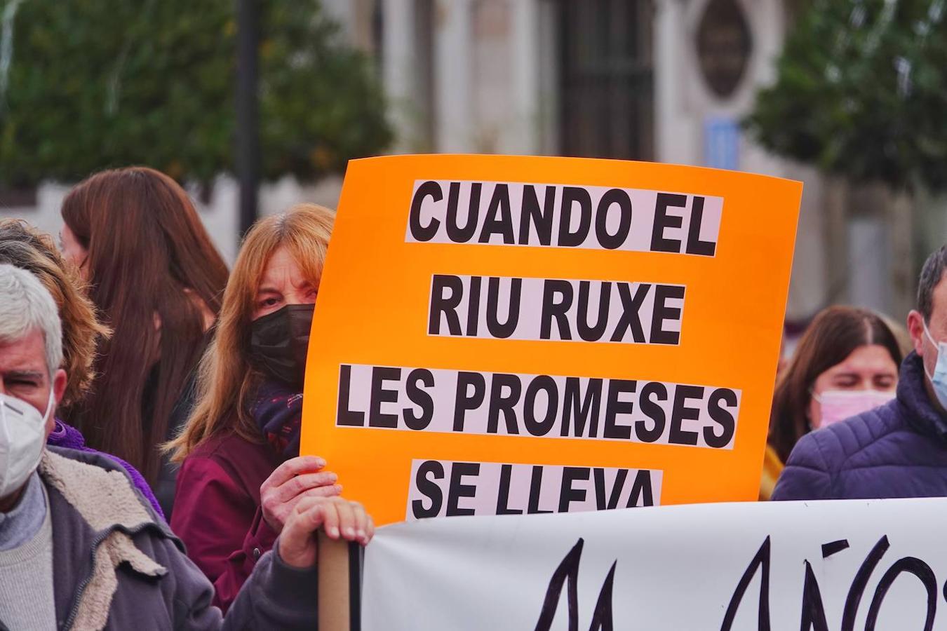 El último episodio de inundaciones en la cuenca del Sella ha sido la gota que ha colmado el vaso para los ribereños, cansados de esperar por las obras de protección de Arriondas y de exigir la limpieza de los ríos.